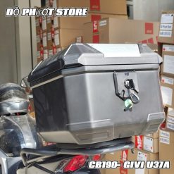 Ốp nhôm sang trọng, tạo điểm nhấn cho thùng Givi U37A.